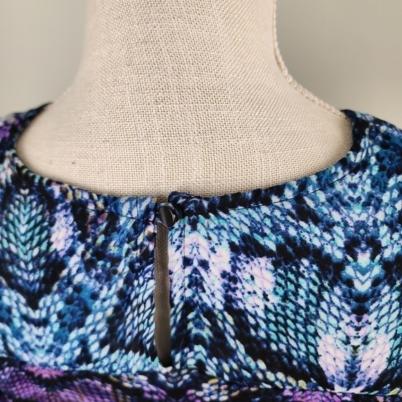 Worthington Teal Purple Reptile Pattern With Gold Detail Blouse Top Size SP - Picture 6 of 9